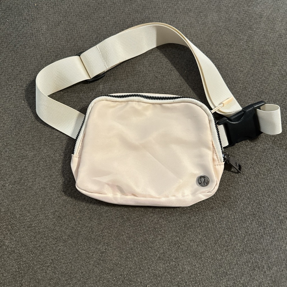 Lululemon Crossbody Large Belt Bag